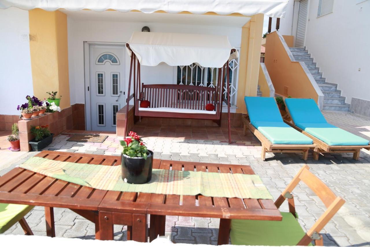George & Katerina Houses Paralia Dionysiou Bilik gambar